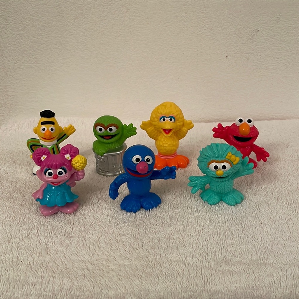 Sesame Street Elmo Big Bird Small Toy Figurines. Ht: 2.5”-3.5” Tall USED! Qty: 7